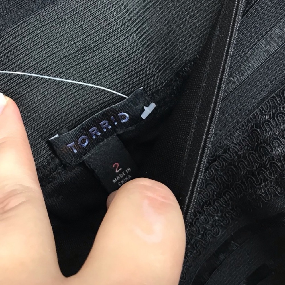 Torrid Black Ribbon Striped Tulle Skirt Size 2 NEW - Picture 6 of 8